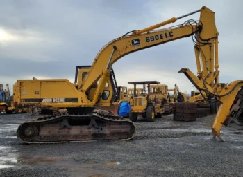 John Deere 690