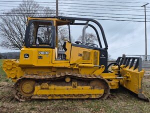 700H Deere for sale