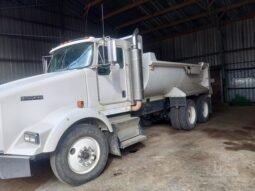 Kenworth T-800 dump truck