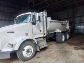 Kenworth T-800 dump truck